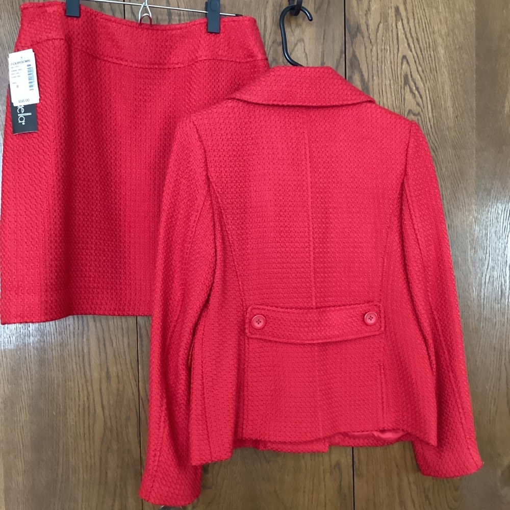 Red skirt suit size 8 - Picture 4 of 4